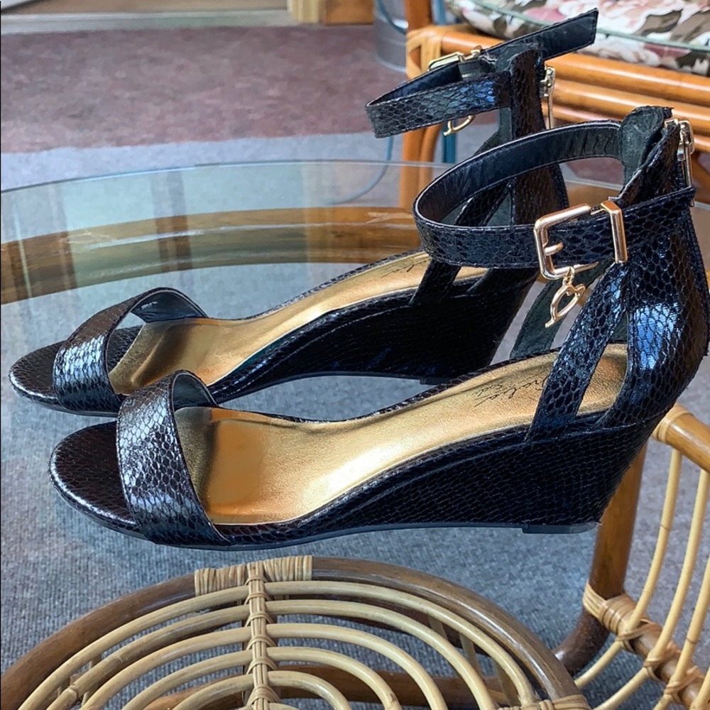 Thalia Sodi Areyana black snake wedge size 8